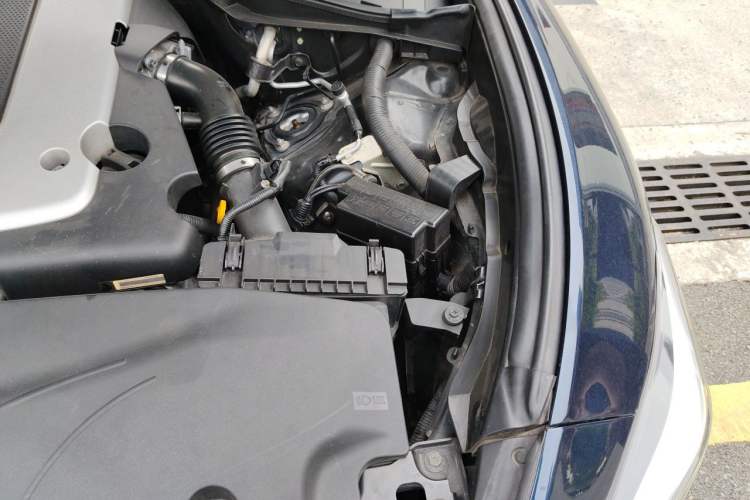 Used Infiniti Q70 2015 Q70L 2.5L Elite Edition Engine Bay Left