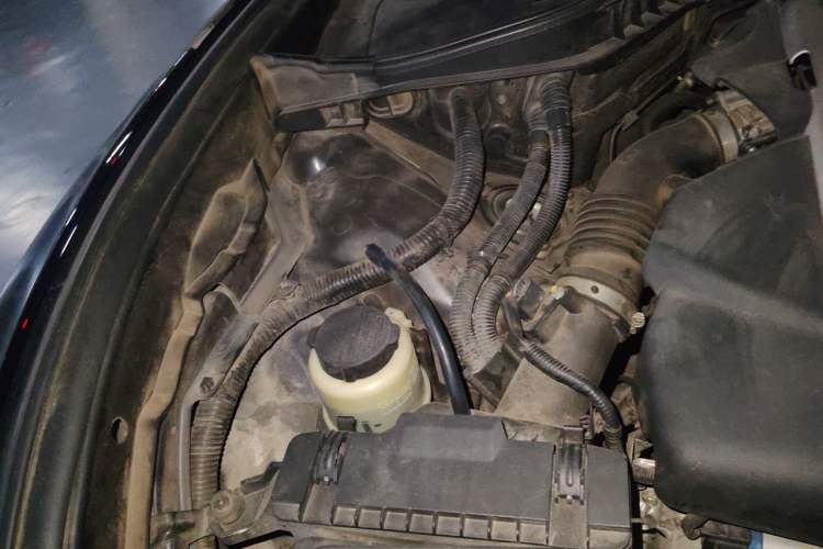 Used Infiniti Q70 2015 Q70L 2.5L Elite Edition Engine Bay Right