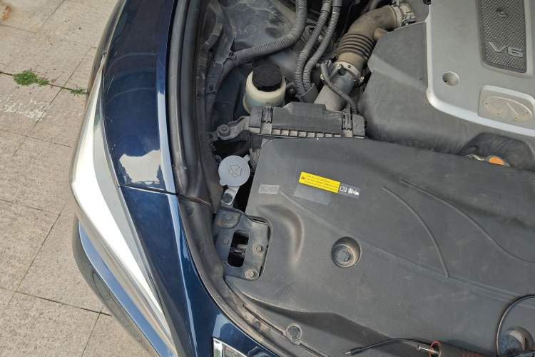 Used Infiniti Q70 2015 Q70L 2.5L Elite Edition Engine Bay Right