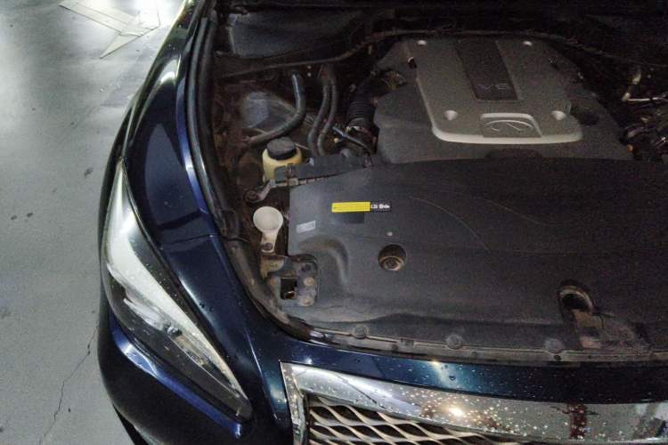 Used Infiniti Q70 2015 Q70L 2.5L Elite Edition Engine Bay Right