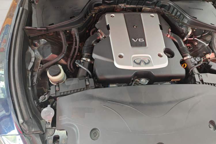 Used Infiniti Q70 2015 Q70L 2.5L Elite Edition Engine Bay Right
