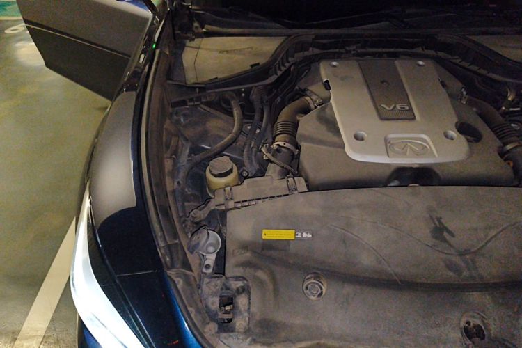 Used Infiniti Q70 2015 Q70L 2.5L Enjoyment Edition Engine Bay Right