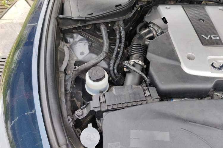 Used Infiniti Q70 2015 Q70L 2.5L Elite Edition Engine Bay Right