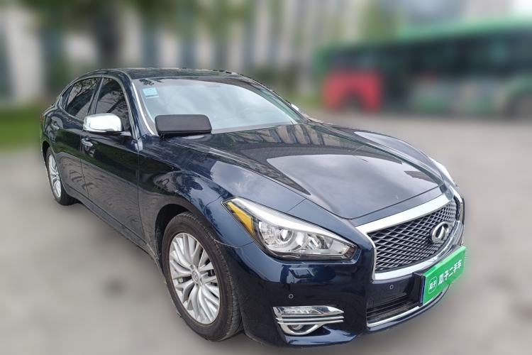 Used Infiniti Q70 2015 Q70L 2.5L Luxury Edition Front Right 45 Deg