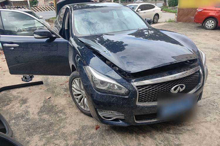 Used Infiniti Q70 2015 Q70L 2.5L Enjoyment Edition Front Right 45 Deg