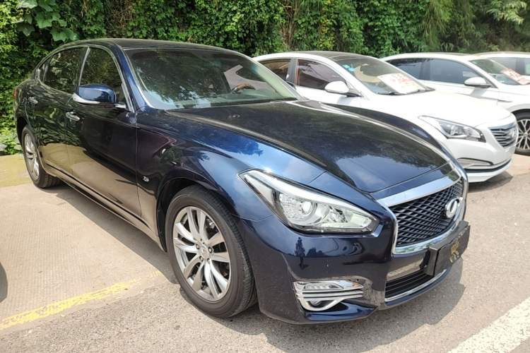 Used Infiniti Q70 2015 Q70L 2.5L Elite Edition Front Right 45 Deg