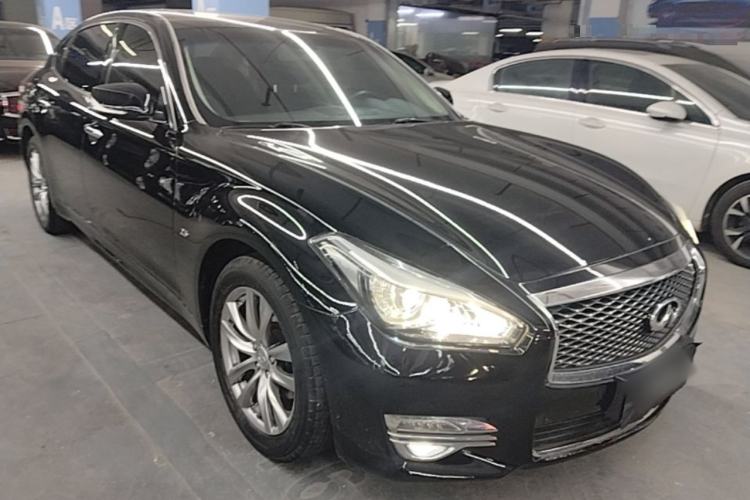 Used Infiniti Q70 2015 Q70L 2.5L Elite Edition Front Right 45 Deg
