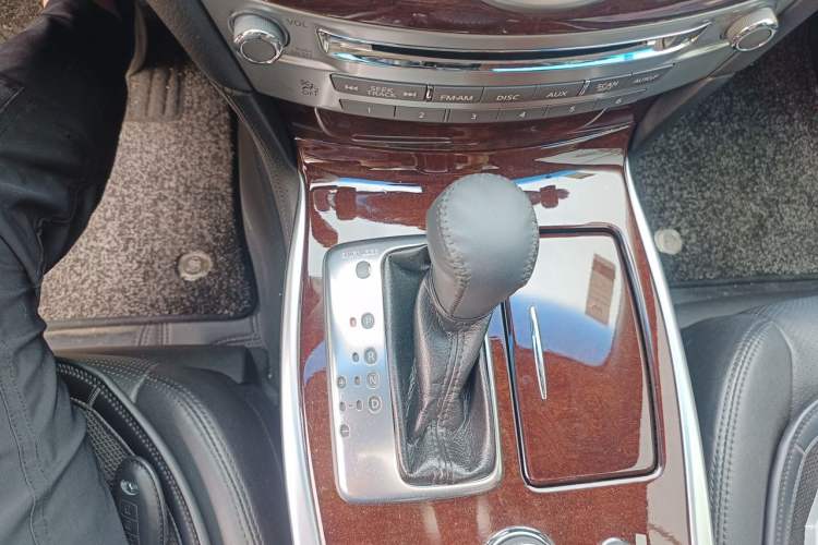 Used Infiniti Q70 2015 Q70L 2.5L Luxury Edition Gear Lever