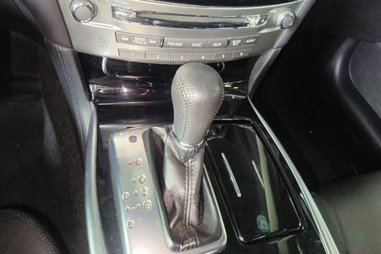 Used Infiniti Q70 2015 Q70L 2.5L Elite Edition Gear Lever