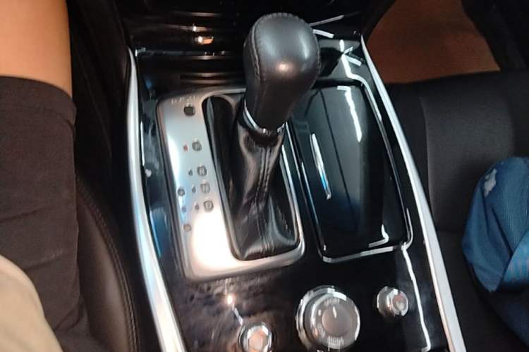 Used Infiniti Q70 2015 Q70L 2.5L Elite Edition Gear Lever