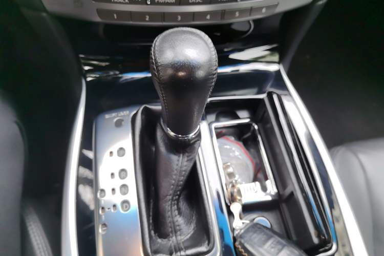 Used Infiniti Q70 2015 Q70L 2.5L Elite Edition Gear Lever