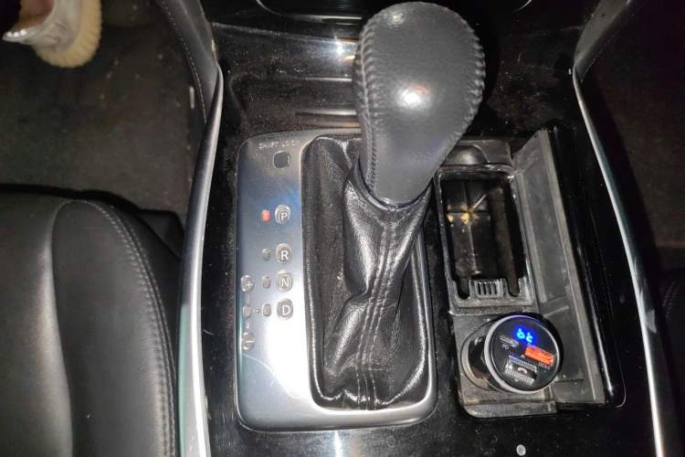 Used Infiniti Q70 2015 Q70L 2.5L Elite Edition Gear Lever
