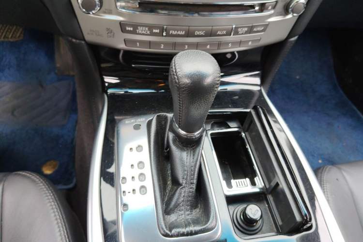 Used Infiniti Q70 2015 Q70L 2.5L Elite Edition Gear Lever