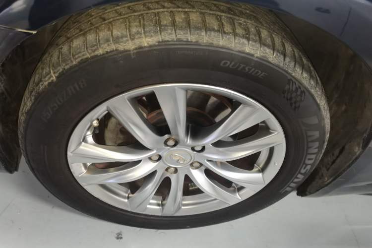 Used Infiniti Q70 2015 Q70L 2.5L Elite Edition Left Front Wheel Hub