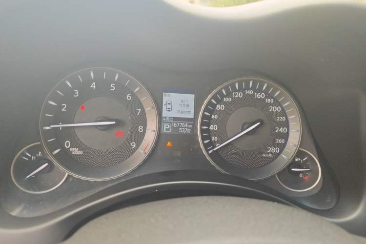 Used Infiniti Q70 2015 Q70L 2.5L Elite Edition Odometer Close Up