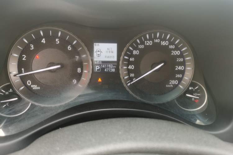 Used Infiniti Q70 2015 Q70L 2.5L Enjoyment Edition Odometer Close Up