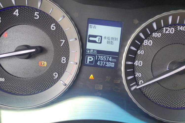 Used Infiniti Q70 2015 Q70L 2.5L Elite Edition Odometer Close Up