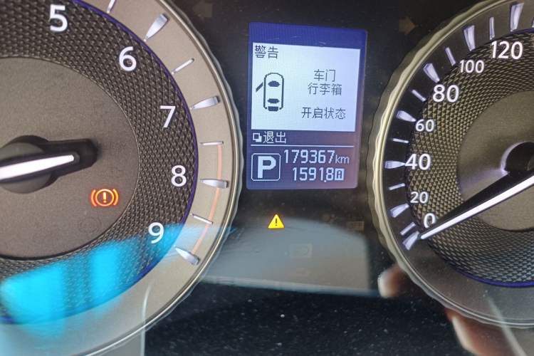 Used Infiniti Q70 2015 Q70L 2.5L Luxury Edition Odometer Close Up