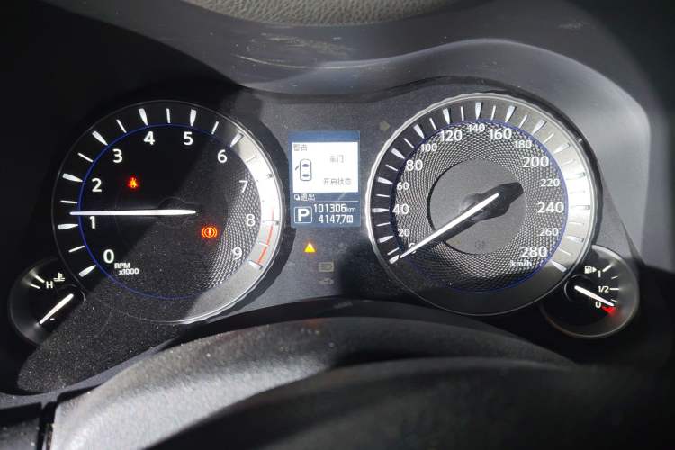 Used Infiniti Q70 2015 Q70L 2.5L Enjoyment Edition Odometer Close Up