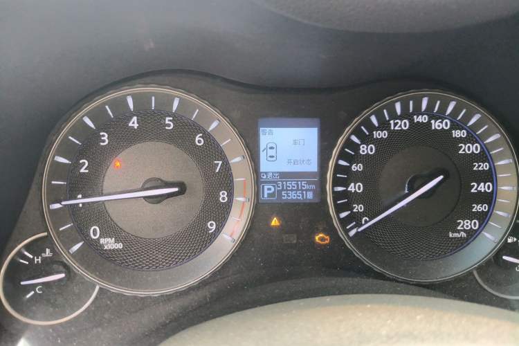 Used Infiniti Q70 2015 Q70L 2.5L Enjoyment Edition Odometer Close Up