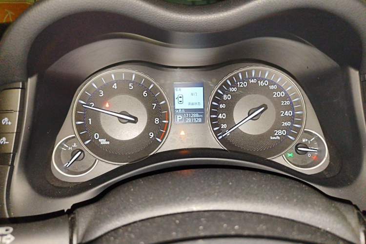 Used Infiniti Q70 2015 Q70L 2.5L Enjoyment Edition Odometer Close Up