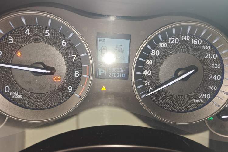 Used Infiniti Q70 2015 Q70L 2.5L Enjoyment Edition Odometer Close Up