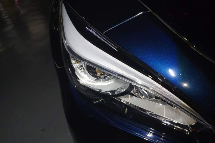 Used Infiniti Q70 2015 Q70L 2.5L Elite Edition Right Front Headlight