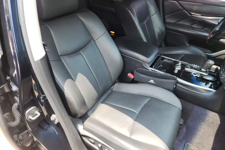 Used Infiniti Q70 2015 Q70L 2.5L Elite Edition Right Front Seat