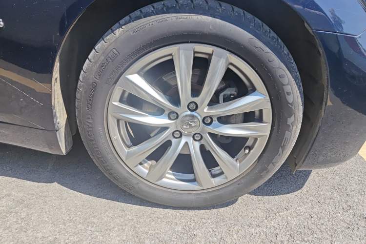 Used Infiniti Q70 2015 Q70L 2.5L Elite Edition Right Front Wheel Hub