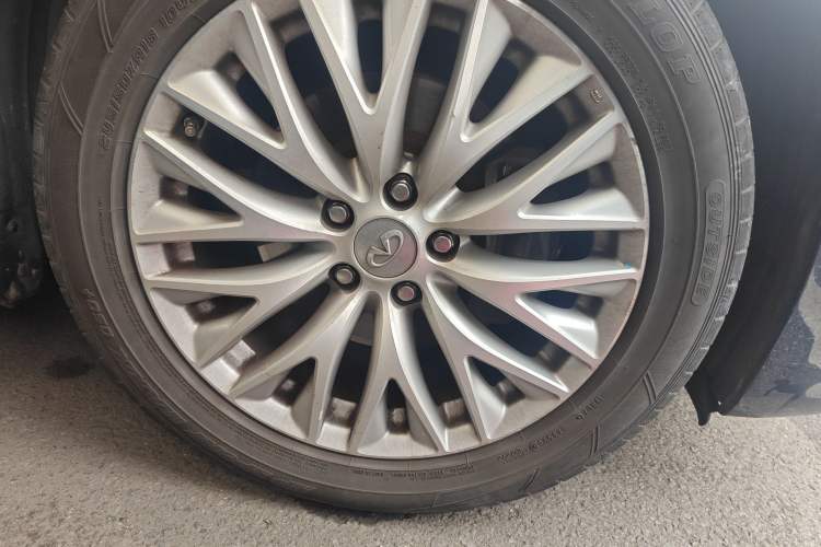 Used Infiniti Q70 2015 Q70L 2.5L Enjoyment Edition Right Front Wheel Hub