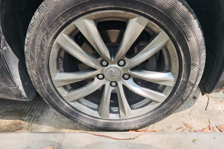 Used Infiniti Q70 2015 Q70L 2.5L Elite Edition Right Front Wheel Hub