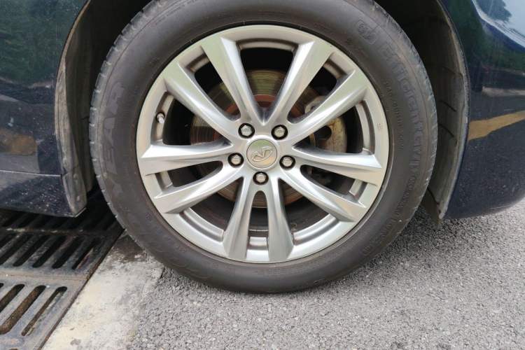Used Infiniti Q70 2015 Q70L 2.5L Elite Edition Right Front Wheel Hub