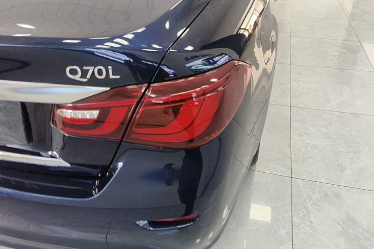 Used Infiniti Q70 2015 Q70L 2.5L Elite Edition Right Rear Taillight