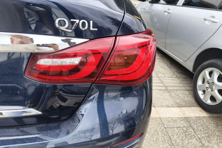 Used Infiniti Q70 2015 Q70L 2.5L Elite Edition Right Rear Taillight