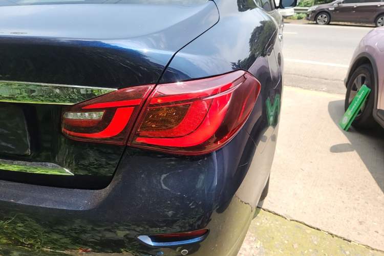 Used Infiniti Q70 2015 Q70L 2.5L Elite Edition Right Rear Taillight