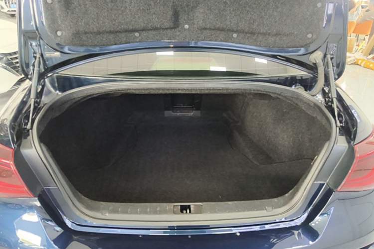 Used Infiniti Q70 2015 Q70L 2.5L Elite Edition Trunk
