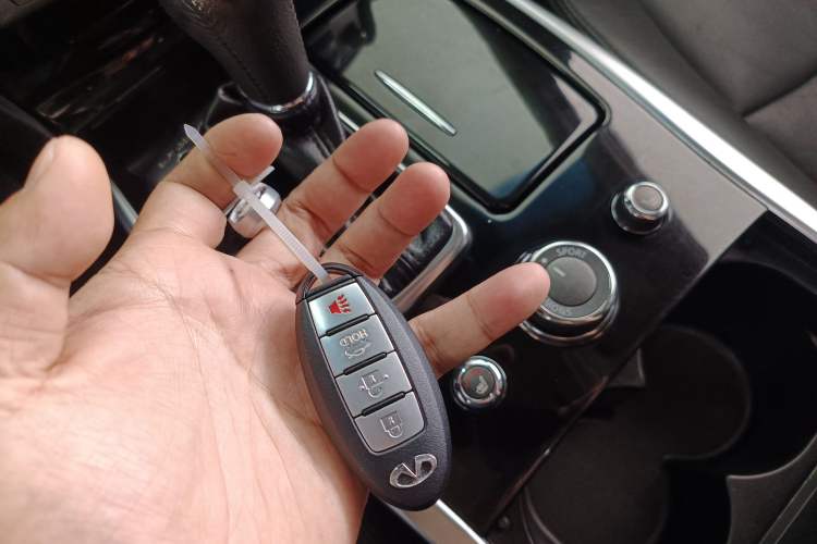 Used Infiniti Q70 2015 Q70L 2.5L Elite Edition Vehicle Key