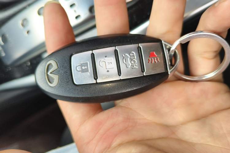 Used Infiniti Q70 2015 Q70L 2.5L Elite Edition Vehicle Key