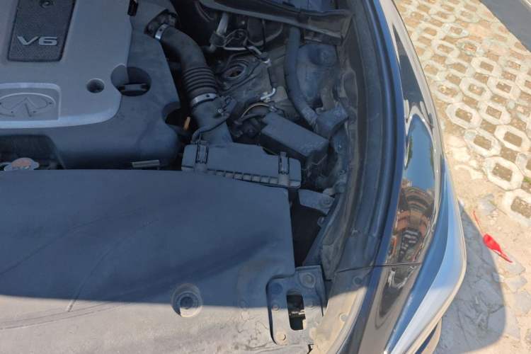 Used Infiniti Q70 2015 Q70L 2.5L Elite Edition Engine Bay Left