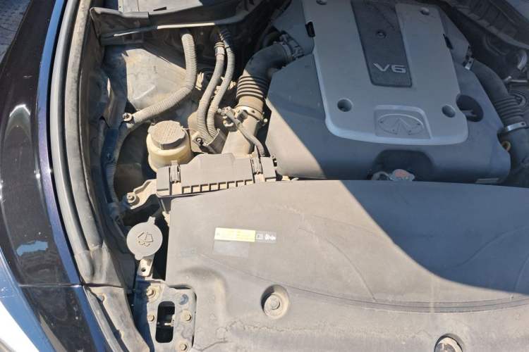 Used Infiniti Q70 2015 Q70L 2.5L Elite Edition Engine Bay Right