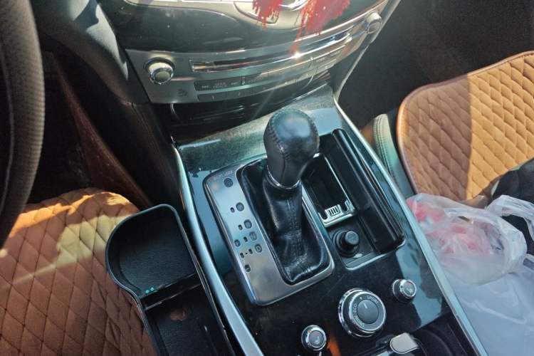 Used Infiniti Q70 2015 Q70L 2.5L Elite Edition Gear Lever