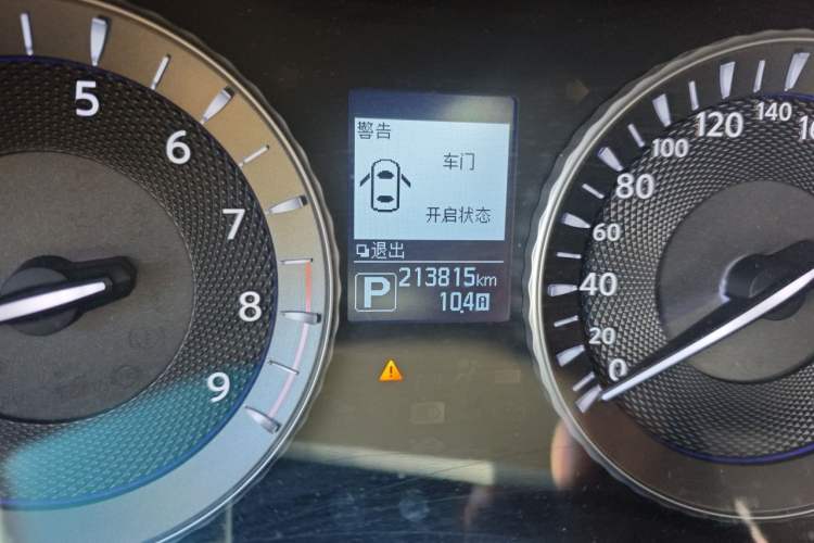 Used Infiniti Q70 2015 Q70L 2.5L Elite Edition Odometer Close Up