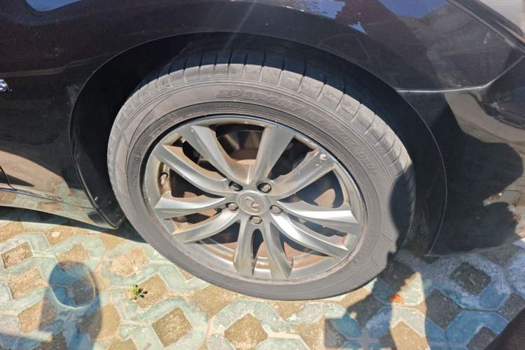 Used Infiniti Q70 2015 Q70L 2.5L Elite Edition Right Front Wheel Hub