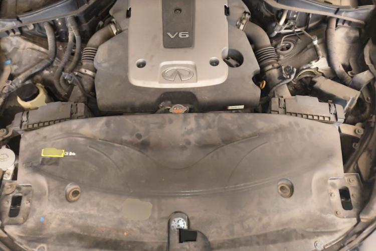 Used Infiniti Q70 2015 Q70L 2.5L Elite Edition Engine Bay