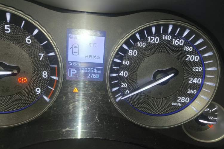 Used Infiniti Q70 2015 Q70L 2.5L Elite Edition Odometer Close Up