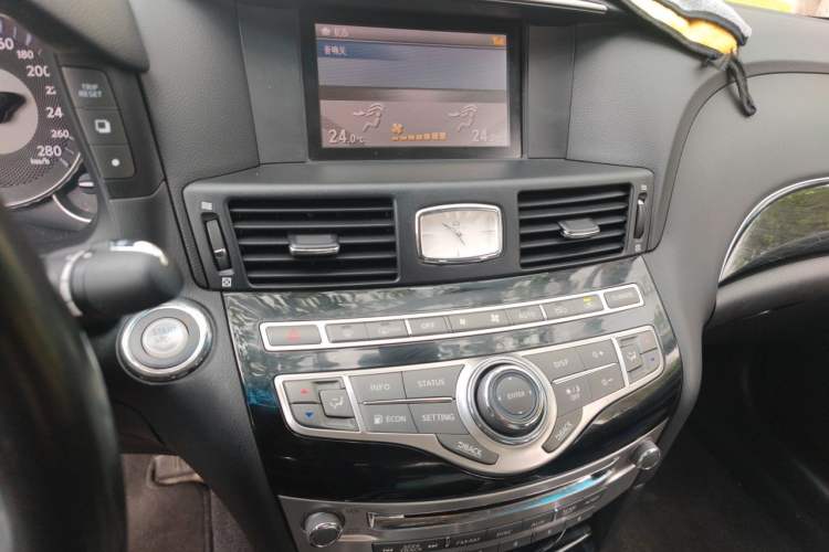 Used Infiniti Q70 2015 Q70L 2.5L Elite Edition Audio And AC Panel