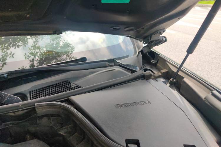 Used Infiniti Q70 2015 Q70L 2.5L Elite Edition Engine Bay Left