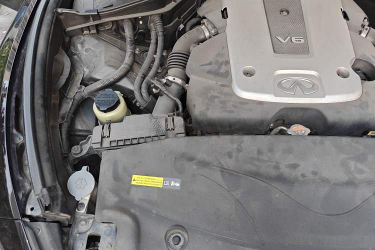 Used Infiniti Q70 2015 Q70L 2.5L Enjoyment Edition Engine Bay Right