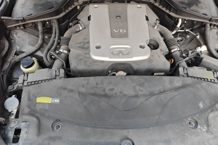 Used Infiniti Q70 2015 Q70L 2.5L Enjoyment Edition Engine Bay