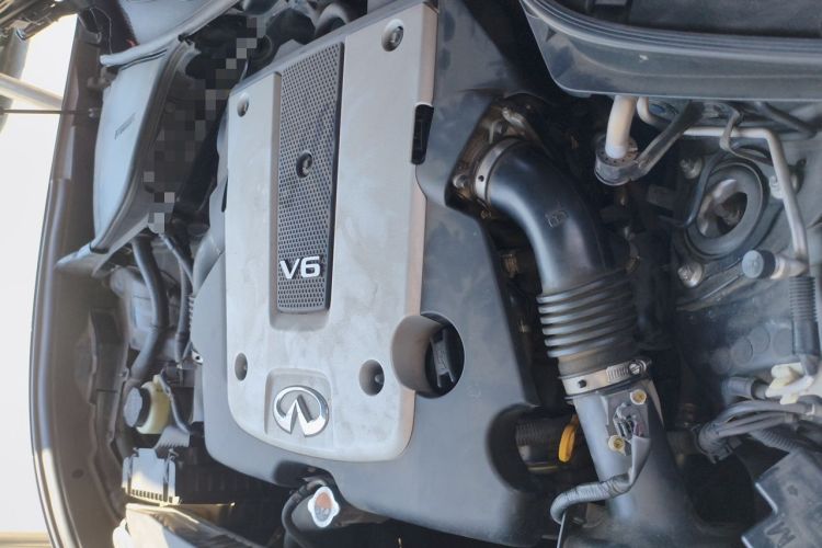 Used Infiniti Q70 2015 Q70L 2.5L Enjoyment Edition Engine Bay